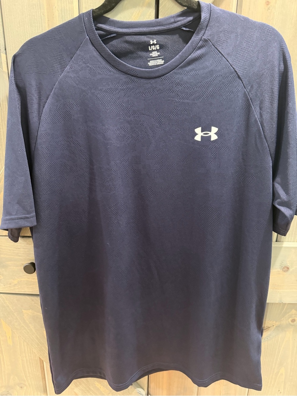 Under Armour Navy Tonal Athletic Shirt Men’s Large loose fit